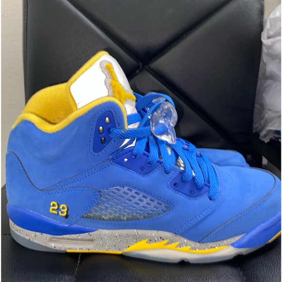 AIR JORDAN 5 LANEY JSP  - grade school - Picture 2 of 6